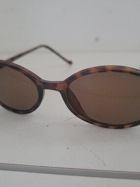 Foster Grant Tortoiseshell Sunglasses Identity